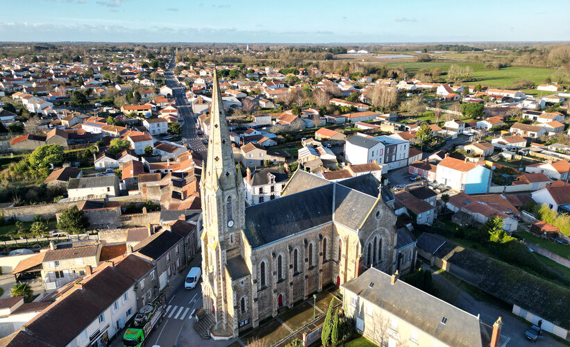 Terrains à vendre à Chaumes en Retz, vue aérienne du bourg