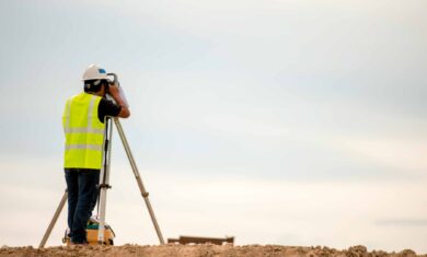 Conseil Immobilier Tout ce qu’il faut savoir sur le bornage d’un terrain : trouver les bornes, comprendre les frais et la responsabilité financière