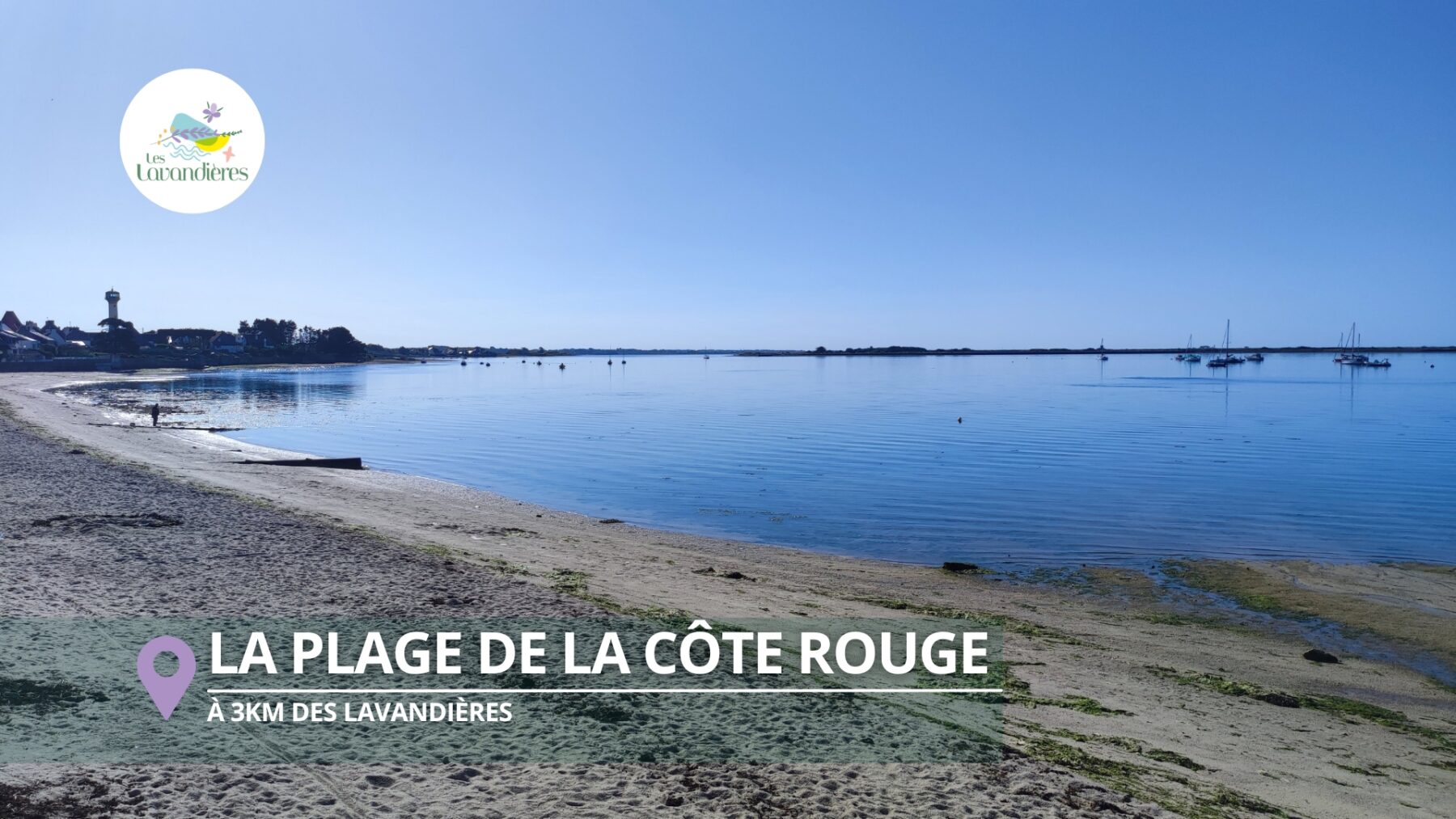 La plage de la côte rouge à Port-Louis